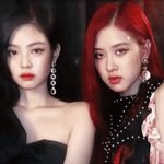 로제가 <b>타</b><b>멤</b>들에비해 얼굴 큰편인 건 맞지않아?