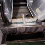 에스컬레이터에 양발 빨려들어간 여성 중상