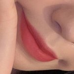 내 <b>입술</b>이 두꺼운 편인가
