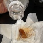 쿠팡에서 옥수수수염차 샀는데 안에서 이<b>물질</b>이 나왔어요ㅜ