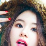 커다랗고 까만 눈동자 가진 <b>인형들</b>