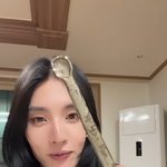 자신이 만든 숟가락 공개한 모니카