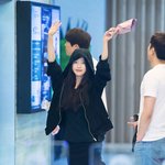 앞에 <b>서도</b> 얼굴 대놓고 작은 女돌