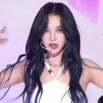 카리나 무대에선 화장 진한게 낫지 않음?