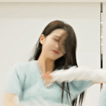 장원영 한번 <b>센터</b>였어서 그런가