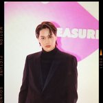 입생로랑 팝업 스토어 행사 참여한 아이돌