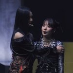 와 이거 보니까 카리나 ㄹㅇ 키큰 거 실감<b>난다</b>