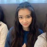 <b>조유리</b>는 머리도 작은데 왤케 키가 작아보이지