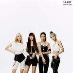 한 그룹으로 데뷔한 <b>JYP</b>, YG 출신 연습생