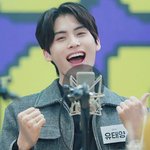 '<b>반전</b> 매력' 교과서 같은 아이돌