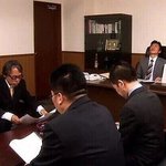 드라마속의 회의중인 <b>회의실</b>
