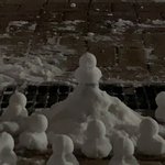 썸남이랑 산책하는데 누가 눈오리 군단 <b>만듬</b>