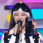[모두드루와] 오늘 인기가요에서 1위 하고 대표로 트로피 받은 안유진