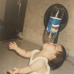 태어날 때부터 붉은색 <b>반점</b>을 가진 남돌