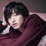 [댓글부탁해] 얘들아 이렇게 생긴 <b>사람</b> <b>주변</b>에 있어?
