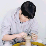 [백현] 220117 도자기 공예 백현 유튜브.<b>gif</b>