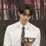 <b>준호</b> 손 큰거 알고 있었냐