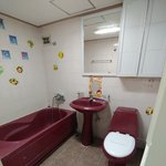 [방탈죄송]새로 <b>시공</b>한 욕조가 욕실 철거 쓰레기로 꽉차 있습니다...