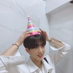 [스키즈] ㅅㄷ) 아무도 안물이지만 나 오늘 <b>생일</b>이야..