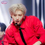 표정이 와...