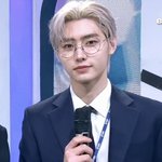 오피스룩 입은 <b>성훈이</b> 얼굴 짱