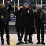 방탄 <b>뷔</b> 이 공항사진 혼자 개귀엽네
