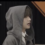김태형 교복에 <b>후드</b>