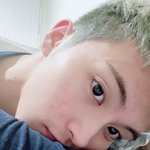 [NCT칠프] 눈썹 위에 대각선으로 <b>희미</b>한 거 핏줄인가