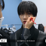 [TXT] 얘 얼굴이 왜 이래?