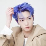 파란 머리 잘 어울리는 스무살 남돌