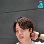 <b>브이</b>앱 켰음