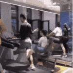 [진격의거인] 헬스장에 나타난 <b>무지</b>성거인