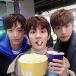 [더보이즈] 가운데 <b>왠</b> 아기가