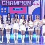 프로미스<b>나인</b> 첫 쇼챔 1위했네