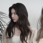 아니근데고윤정 진짜 ㅈㄴ이쁘지않냐  여돌이었음 비주얼<b>센터</b>일듯