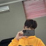 [TXT] 나 거울샷 찍을 때 이렇게 들고 찍는 애 <b>처음봄</b>