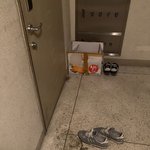 [꼭조언부탁] 아파트 <b>복도</b>에서 택배정리하는 옆집