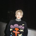 [TXT] 박시한 니트 입어도 가려<b>지지</b> 않는 어깨