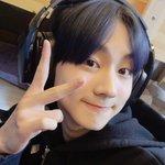 [엔하이픈] 얘 <b>헤드셋</b> 자랑하는거 맞지