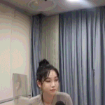[모두드루와] 걸그룹 옷 정보좀 알려줘라...사진 올릴게