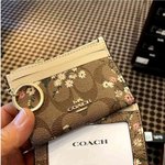 이 지갑 너무 <b>올드해보임</b>?