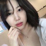 이 <b>여자</b> 누군지 아는<b>사람</b>