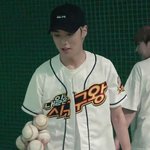 민혁이랑<b>기현</b>이손크기극명하게알수있는짤