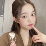 [댓글부탁해] 장원영 틴트뭐쓰는지 종나 궁금하네