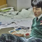원래 영화 드라마 찍고 몇년뒤에 나와?