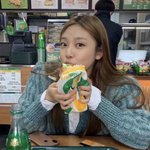 고3인디 피어싱하는거 <b>에바</b>?