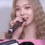 <b>윈터</b> 눈 어떻게 한거임?