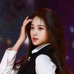 방설 <b>원지</b>민도 대형에서 데뷔했으면 비주얼 탑 소리 들었을거같지않냐