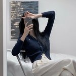 요즘 옷 트렌드는 가슴 없는 게 더 어울리는거 같음