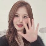 아니 근데 설윤 진짜 너무이뻐서 자꾸<b>아른</b>거림